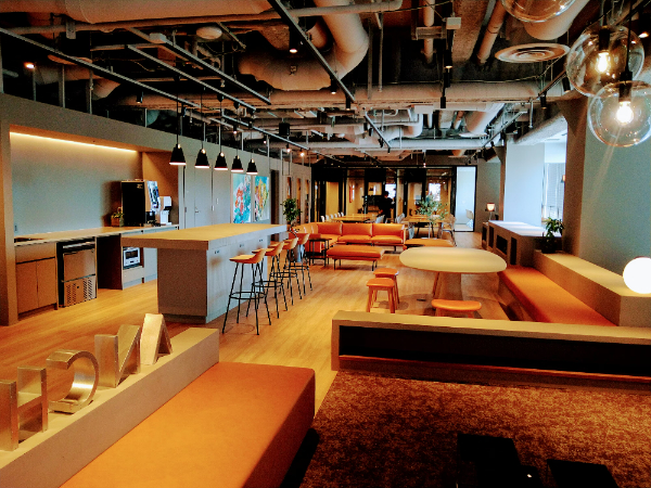 ドテヤマビジネスのオフィスデザイン事例